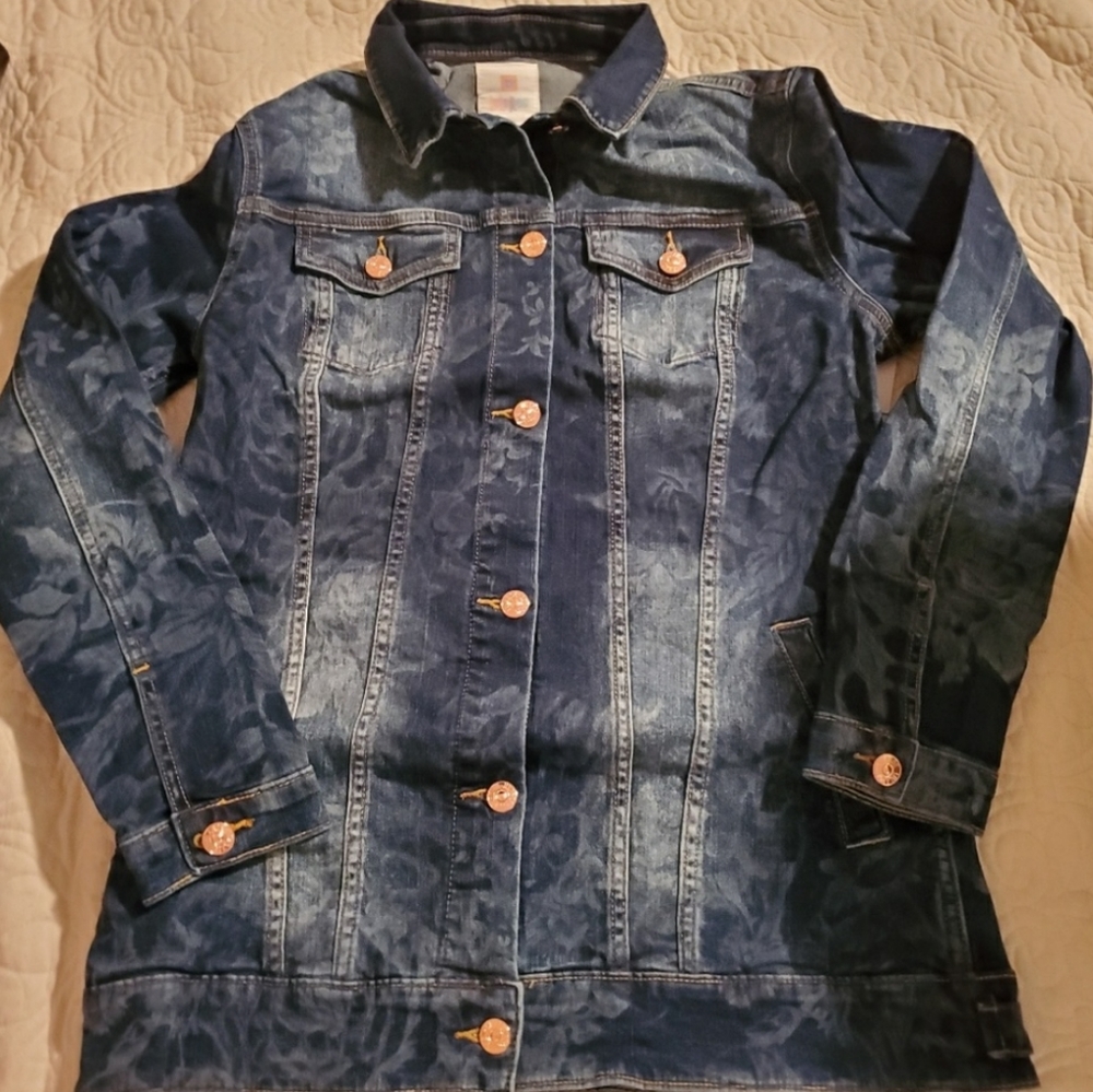 NWT SMALL LULAROE JAXON DENIM JACKET BLUE WASHED